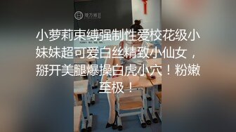 风韵美少妇，长相不错味道十足，生过孩子身材很好，手电筒特写逼逼还给照明