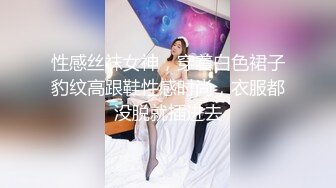 漂亮大奶小姐姐 你干嘛老换 换来换去就这几个姿势 身材高挑大长腿 双脚撩鸡鸡很会挑逗 操的哥们满身大汗