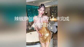 混乱的房间多男女一起嗨皮，前面舔着鸡巴后面让大哥额用道具插逼搅拌，抠弄揉奶浪叫不断，淫声荡语精彩刺激