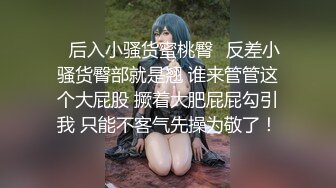 考试没考好，短发呆萌学生妹被俩社会小青年带回家啪啪安慰，床单都搞湿了