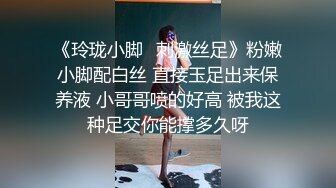  纯欲系甜美少女，JK装吊带丝袜，扒开丁字裤自慰，震动棒抽插小穴