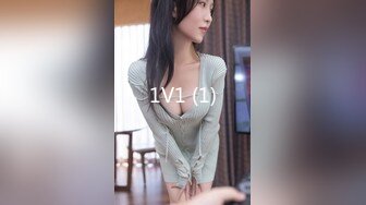 【精品】91小葵花约会条纹袜女大学生，一边游戏一边吃鸡