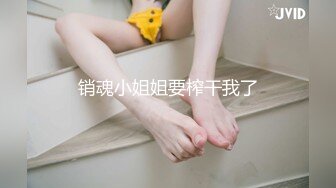 推特绿帽天花板，淫妻爱好者【分享我的妻子24小时】老婆被人群P轮J避孕套摆成排，还有黑人参战