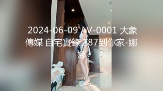 高跟鞋眼镜小美女，褪下性感丝袜就尿尿，无门厕所 尿起来就是无拘束！