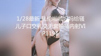 尾随偷拍美女超短蓬蓬裙美女玩健身器材撅屁股露粉色丁字裤极品网红蓝色连衣短裙丝袜美女性感肉丝