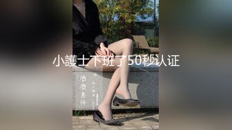 商场一路跟踪抄底吊带裙纹身女✿骚的很里面没有穿内裤大肥B在眼前晃来晃去