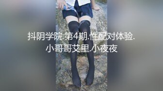 豹纹气质面罩美女，酒店和炮友一起玩，情趣装黑丝袜，跪着埋头吃屌，张开双腿掰穴，紧致多毛骚逼