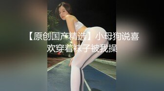 漂亮轻熟女 关起 怕啥被谁看见 快过来干逼逼 身材苗条 手机打着灯操逼 貌似老熟人被无套输出 内射