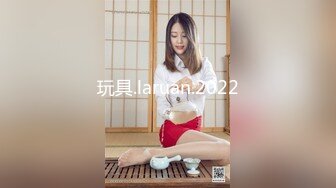 【新片速遞】  2024年新流出，魔都颜值夫妻，【毒药Duyao_56789】，极品娇妻中式婚纱，跪地为单男口交露出