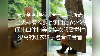 穿着衣服跪在床上被干