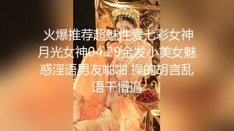 两01年萝莉萌妹双飞一人一套连体网袜帮忙抬腿看着姐妹被操轮流爆插