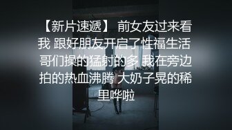 马路边艹小女友，路过的摩托车都看到了，滴滴喇叭以示敬意！