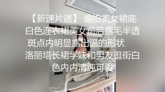 两个母狗小少妇露脸精彩大秀直播，淫声荡语互动好骚，吃奶玩逼浪叫不止，骑在脖子上尿她嘴里让她喝精彩刺激