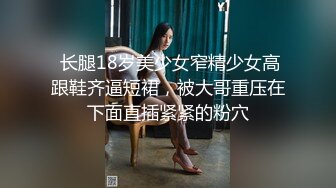 女厕近距离偷窥半蹲着尿的,黑色制服美女的极品小嫩鲍