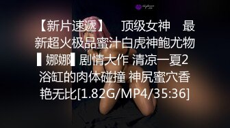 《魔手☛外购☀️极品CP》美女如云商场女_厕逼脸同框正面偸拍超多年轻小姐姐小少妇方便，牛仔短裤美少女的干净白虎逼简直太顶了 (2)