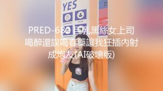 乖巧的无毛嫩逼小妹让小哥搂在怀里揉奶玩逼激情群P率先展示，口交大鸡巴压在身下边亲边草蹂躏，浪叫呻吟