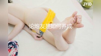    黄发卖车险的小胖妹为了销售额被小哥宾馆开房潜规则,后入快速抽插还不忘叫买车险啊