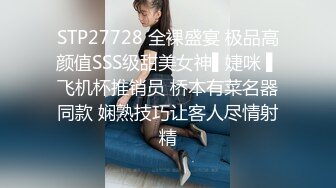 打麻将认识的大奶熟女人妻偷情，酒店里面露脸啪啪