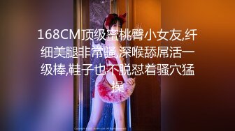 很会打扮的极品美御姐范气质女郎，超多角度完美展现自己一线天