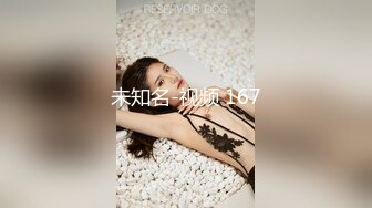 夫妻自拍 拉着双马尾老婆无套输出 最后直接射黑丝脚上 拍摄视角不错