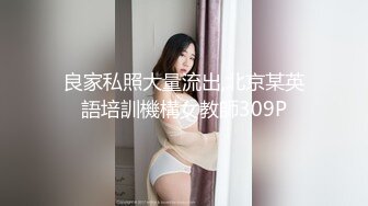 32妈妈的肉穴和屁眼都被塞满了