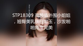 这有带骚气的妖TS江美琳和闺蜜金美娜直播被光头男双飞，粉丝问玩女人吗 不玩呀，三根鸡巴的激烈故事！