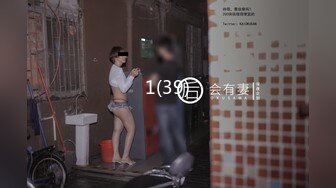 户外鼻祖小女子孟凡，比谁玩的都刺激，全程露脸户外全裸与小哥激情啪啪，AV棒自慰无视路边过路人员口爆吞精