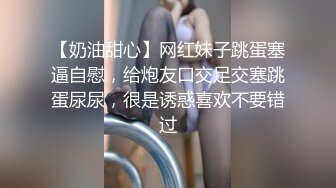 电脑耗材专卖店摄像头偸拍，小两口喜欢白天在店里转椅上性爱，性福美满