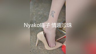 斑点裙短裤外围嫩妹 腰细胸大蹲地特写口交 拉着手后入猛操晃动奶子