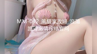 【技校小妹】19岁小萝莉跟两个纹身猛男玩3P，暴插狂干，娇小身躯相当能扛，一直不满足要高潮