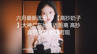 长相甜美清纯萝莉萌妹首次和炮友居家啪啪秀，穿上棉袜吸奶扣逼调情，按着双腿进出抽插，上位骑乘猛操，让妹子自己动