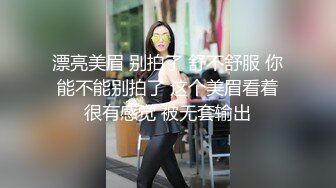 《重磅⭐隐私曝光》渣男分手后报复流出~湖南某学院极品美臀反差女【胡X玲】与校男友同居不雅露脸自拍~蜂腰大屁股真的好顶1