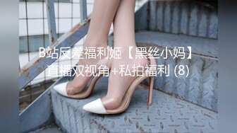 固定视角全景偸拍公共女厕，络绎不绝美女小姐姐方便，看脸看私处，姿态各异，看点十足 (1)