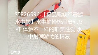 《魔手☛外购☀️极品CP》美女如云商场女_厕逼脸同框正面偸拍超多年轻小姐姐小少妇方便，牛仔短裤美少女的干净白虎逼简直太顶了 (1)