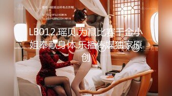 女友穿着jk裙被后入