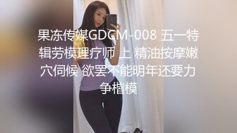 漂亮美眉打乳钉