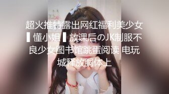 话比较少牛仔短裤妹子，换上JK装特写大白屁股肥逼，后入抬腿侧入猛操