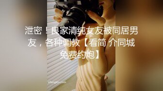 做爱高手舔屄的同时拿手指扣屄女人受不了