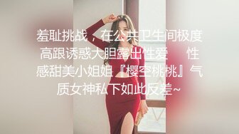 少妇逼痒痒了，就得这么操,完美露脸，服务到位