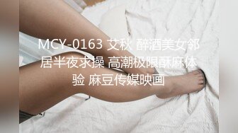 G罩杯小护士，一对豪乳兜不住，开裆肉丝袜，假屌足交乳交，骑乘位抽插，玩弄小骚逼