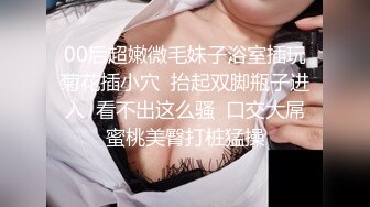 肉感十足颜值美女给炮友口交自慰诱惑，展示口活各种舔弄，单腿网袜翘起屁股露肥逼，张开双腿掰穴看着很紧