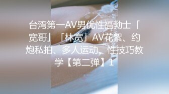 潜入公园女厕偷拍一个高跟制服少妇 不小心被发现了赶紧跑