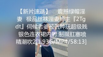 大奶白虎粉B网红美少女伊娃欲望难耐勾引沙发上正在玩笔记本的继母儿子打炮